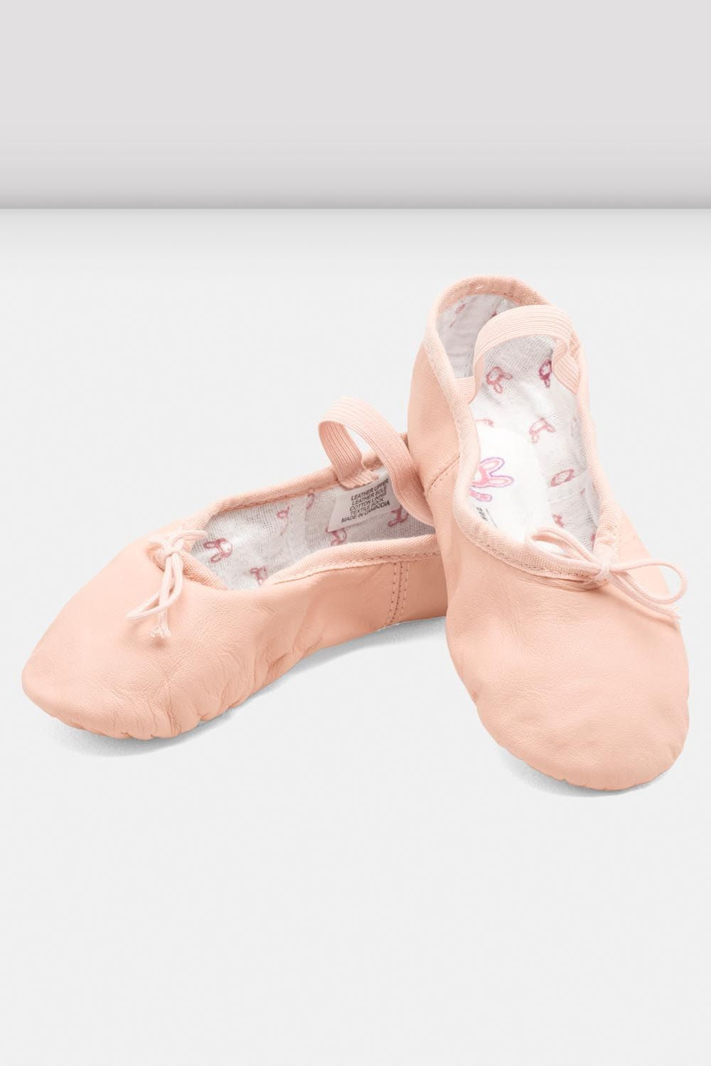 Pink Zapatos De Ballet Para Niñas Fotos, retratos, imágenes y fotografía de  archivo libres de derecho. Image 15087037